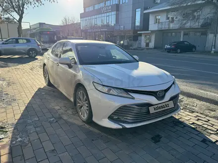 Toyota Camry 2019 года за 13 850 000 тг. в Шымкент – фото 4