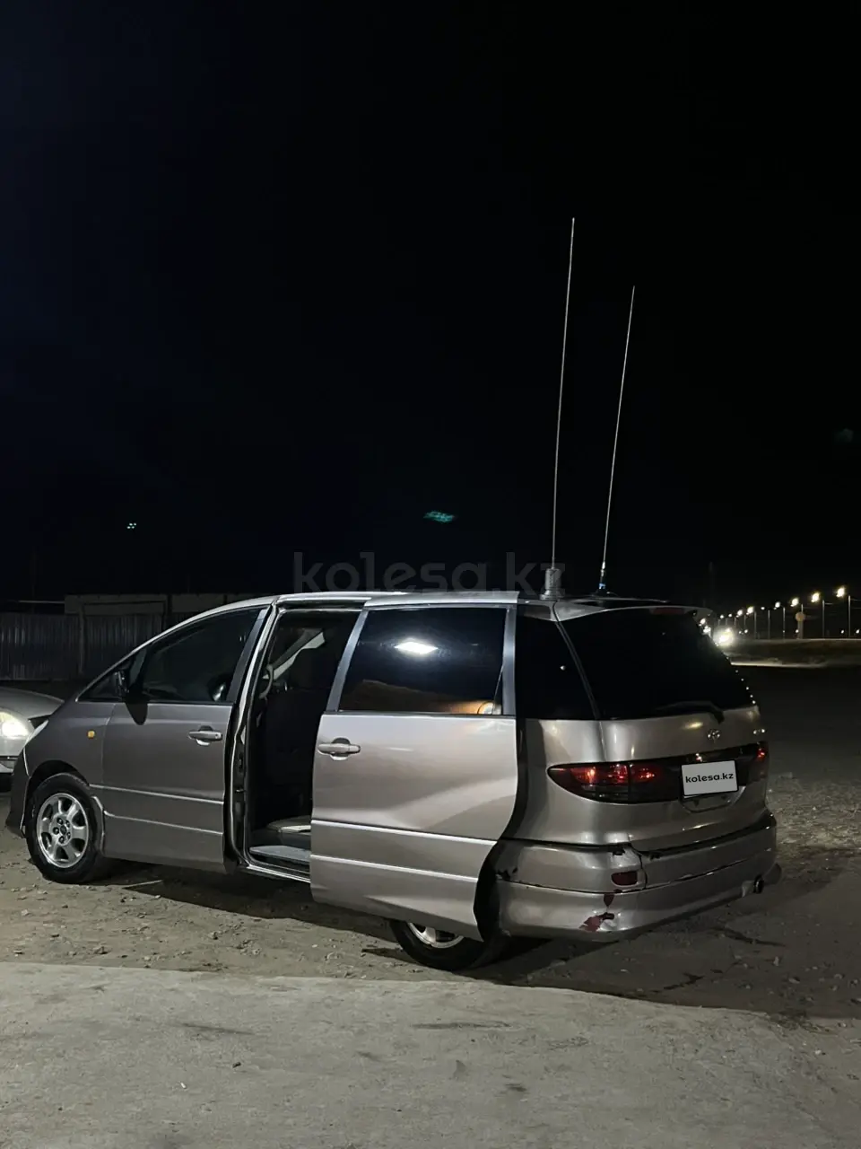 Toyota Estima, 2004