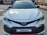 Toyota Camry 2021 года за 15 300 000 тг. в Шымкент