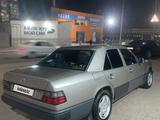 Mercedes-Benz E 200 1989 года за 650 000 тг. в Астана – фото 4