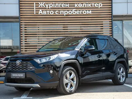 Toyota RAV4 2021 года за 13 990 000 тг. в Алматы
