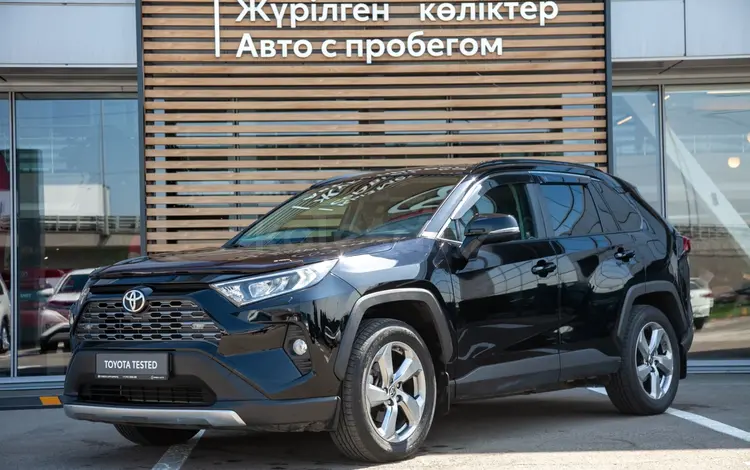 Toyota RAV4 2021 года за 13 990 000 тг. в Алматы