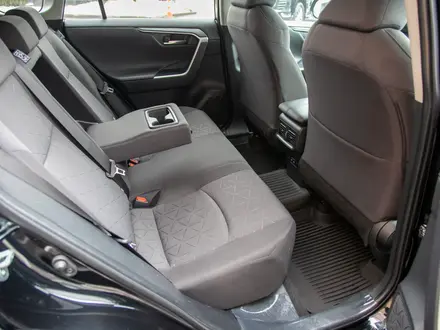 Toyota RAV4 2021 года за 13 990 000 тг. в Алматы – фото 16