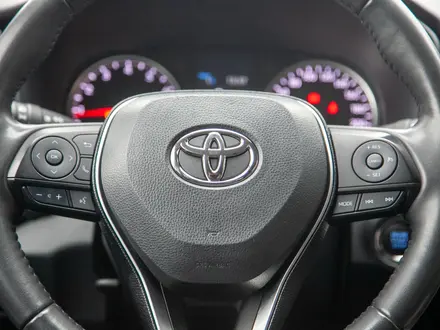 Toyota RAV4 2021 года за 13 990 000 тг. в Алматы – фото 17