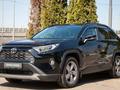 Toyota RAV4 2021 года за 13 990 000 тг. в Алматы – фото 2