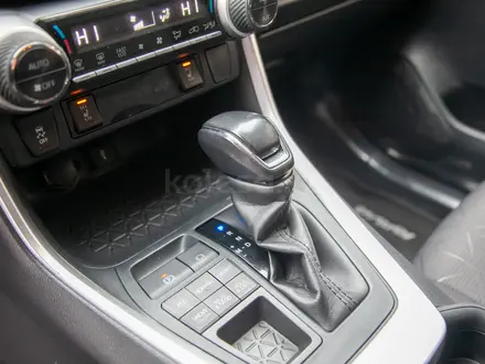 Toyota RAV4 2021 года за 13 990 000 тг. в Алматы – фото 21
