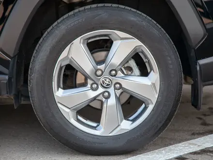 Toyota RAV4 2021 года за 13 990 000 тг. в Алматы – фото 22