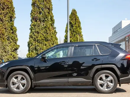 Toyota RAV4 2021 года за 13 990 000 тг. в Алматы – фото 4