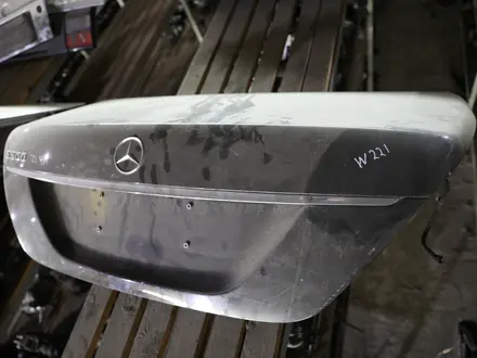 Крышка багажника Mercedes S-класс W221 (221) за 40 000 тг. в Алматы