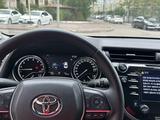 Toyota Camry 2020 года за 14 500 000 тг. в Астана – фото 2