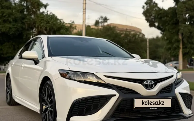 Toyota Camry 2021 года за 11 500 000 тг. в Алматы