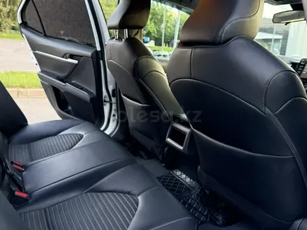 Toyota Camry 2021 года за 11 500 000 тг. в Алматы – фото 11