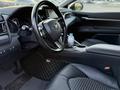 Toyota Camry 2021 года за 11 500 000 тг. в Алматы – фото 13