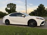 Toyota Camry 2021 года за 12 000 000 тг. в Алматы – фото 5
