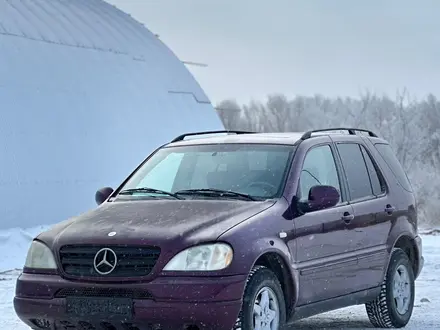 Mercedes-Benz ML 320 1998 года за 3 690 000 тг. в Астана – фото 2