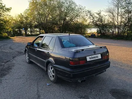 Volkswagen Vento 1993 года за 1 350 000 тг. в Семей