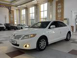 Toyota Camry 2010 года за 8 700 000 тг. в Шымкент – фото 2
