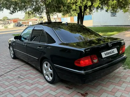 Mercedes-Benz E 320 1998 года за 5 500 000 тг. в Алматы – фото 2