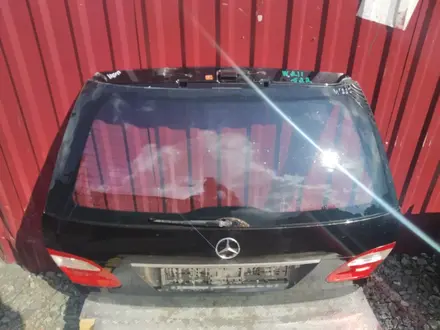 Крышка багажника на Mercedes-Benz W211 за 90 000 тг. в Караганда
