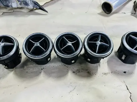 C117 CLA200 дефлектор вентиляции за 20 000 тг. в Алматы