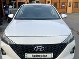 Hyundai Accent 2021 года за 8 250 000 тг. в Алматы – фото 2