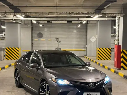 Toyota Camry 2019 года за 11 800 000 тг. в Алматы – фото 2