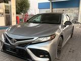 Toyota Camry 2021 года за 8 000 000 тг. в Шымкент – фото 2