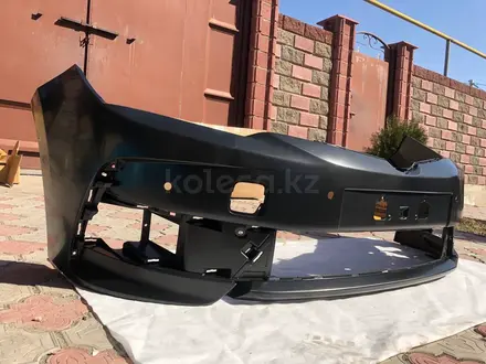Оригинальный передний бампер на TOYOTA COROLLA E185 за 90 000 тг. в Алматы