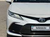 Toyota Camry 2021 года за 16 500 000 тг. в Актау – фото 3