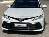 Toyota Camry 2021 года за 17 200 000 тг. в Актау
