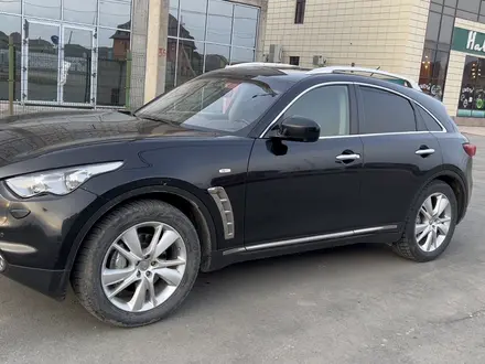 Infiniti QX70 2016 года за 3 600 000 тг. в Атырау – фото 4