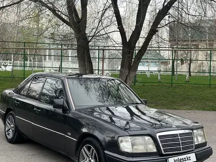 Mercedes-Benz E 320 1990 года за 2 000 000 тг. в Алматы – фото 2