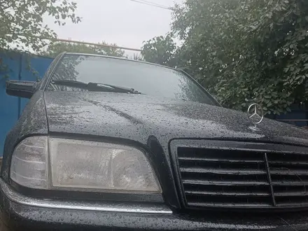 Mercedes-Benz C 180 1994 года за 1 400 000 тг. в Алматы