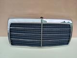 Решетка радиатора Mercedes 124 (85-93) за 17 000 тг. в Алматы – фото 2