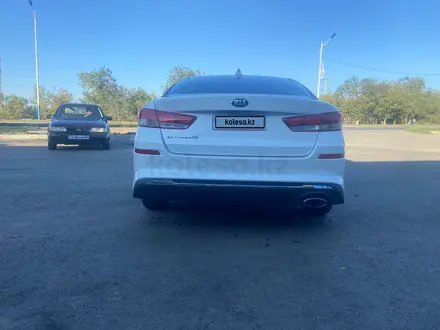 Kia Optima 2019 года за 6 500 000 тг. в Актобе – фото 2