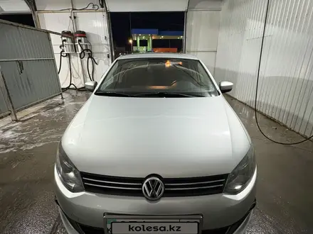 Volkswagen Polo 2013 года за 3 700 000 тг. в Семей – фото 2