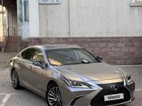 Lexus ES 250 2019 года за 17 890 000 тг. в Алматы