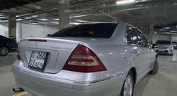 Mercedes-Benz C 200 2001 года за 3 700 000 тг. в Астана – фото 2