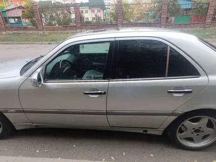 Mercedes-Benz C 240 1999 года за 1 800 000 тг. в Алматы – фото 2