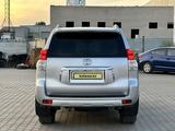 Toyota Land Cruiser Prado 2013 года за 18 000 000 тг. в Актобе – фото 5