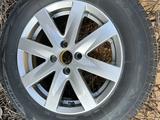 Комплект зимней резины с дисками за 200 000 тг. в Уральск – фото 3