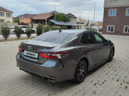 Toyota Camry 2023 года за 14 400 000 тг. в Актау – фото 2