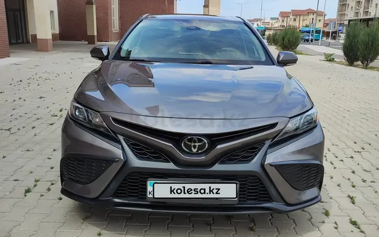 Toyota Camry 2023 года за 14 400 000 тг. в Актау