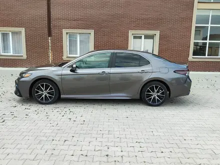 Toyota Camry 2023 года за 14 400 000 тг. в Актау – фото 3