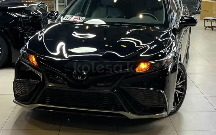 Toyota Camry 2022 года за 15 000 000 тг. в Алматы