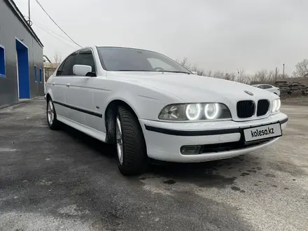 BMW 528 1999 года за 2 700 000 тг. в Караганда – фото 4