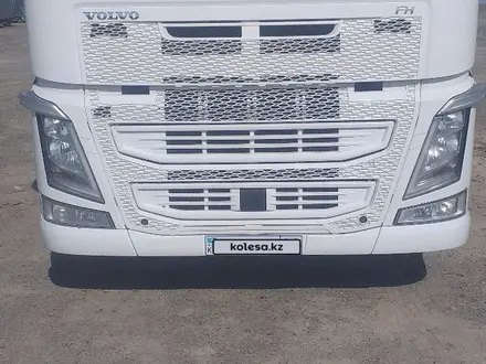 Volvo  FH4 2015 года за 37 000 000 тг. в Тараз