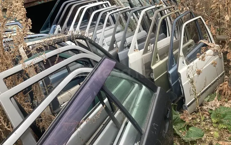Дверь двери Мерседес W124/Mercedes W124 за 10 000 тг. в Караганда