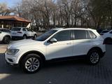Volkswagen Tiguan 2018 года за 7 700 000 тг. в Алматы – фото 2