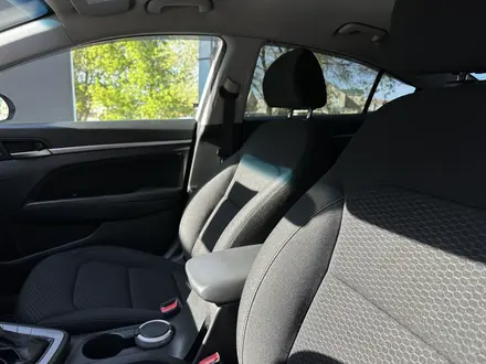 Hyundai Elantra 2019 года за 7 600 000 тг. в Актобе – фото 16